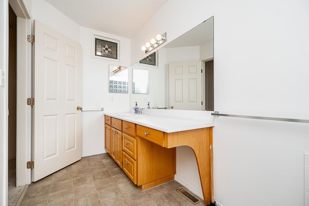 listing image 1104696945922805599