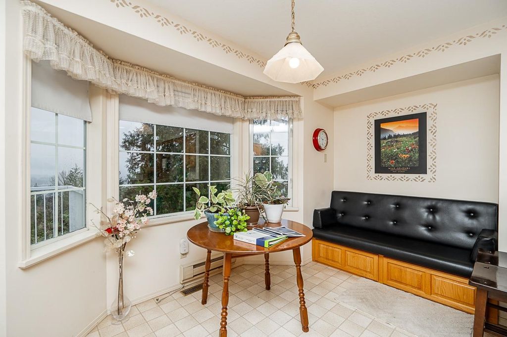 listing image 1109313151452469313