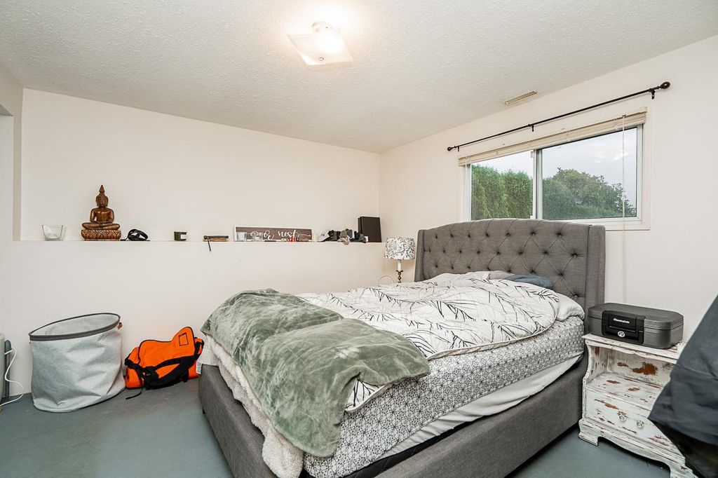 listing image 1106968897813112698