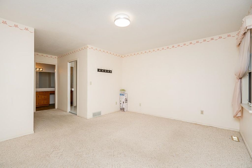 listing image 1105755103943420995