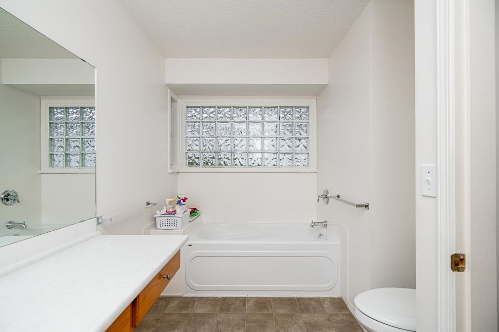 listing image 1100226200604136730