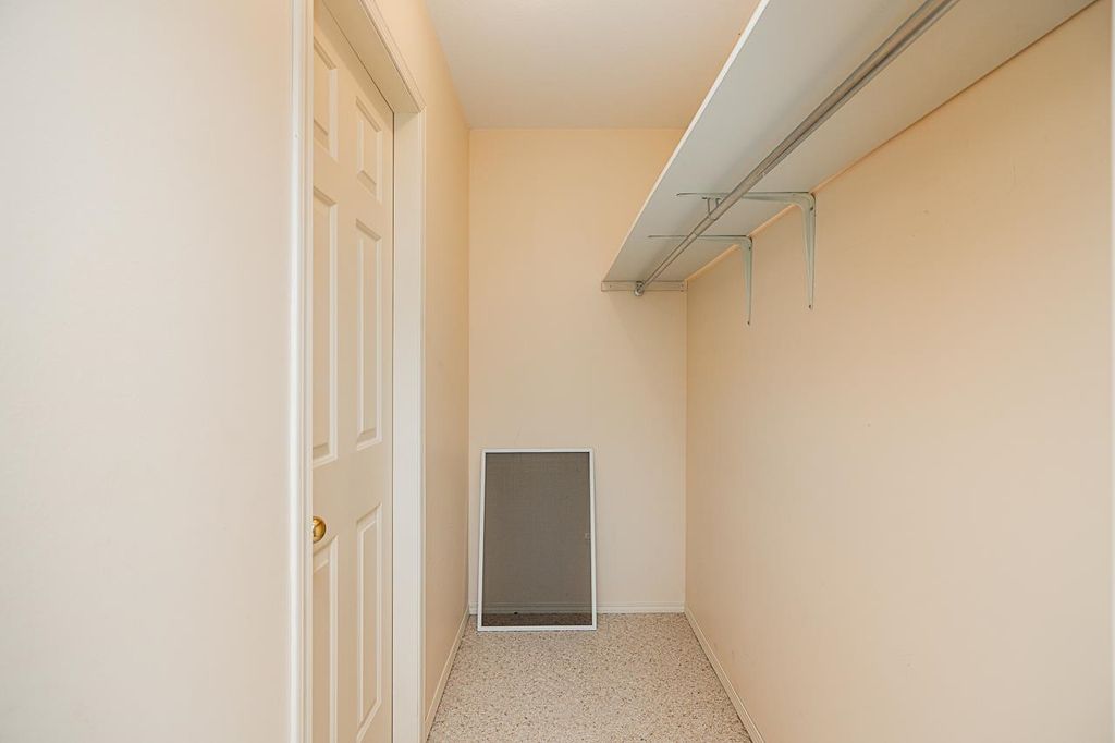 listing image 1102899285725172963