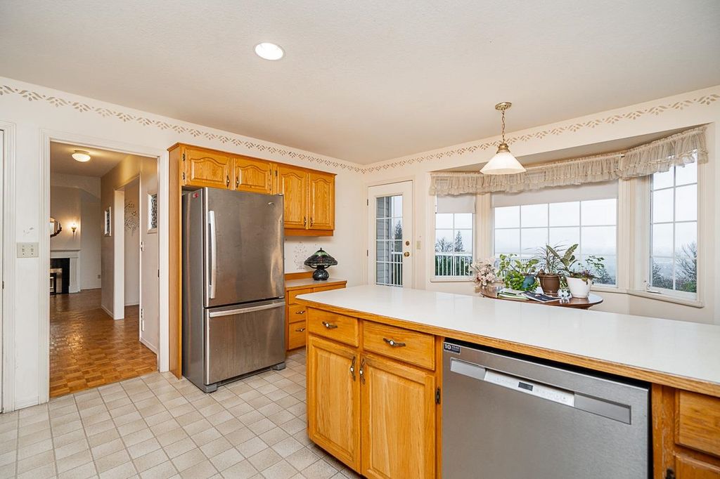 listing image 1105416416538533393