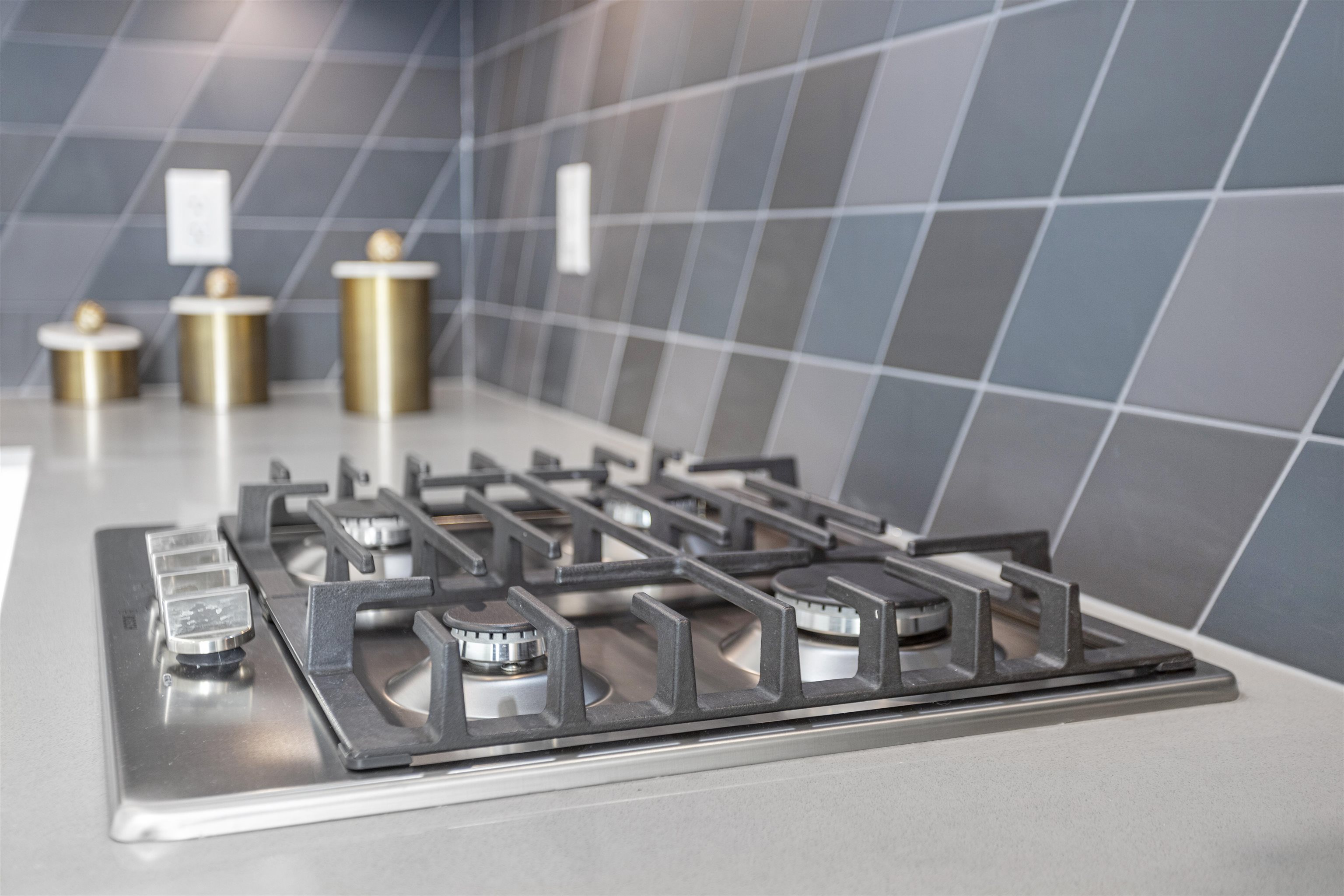 3264 Vanness Avenue 306