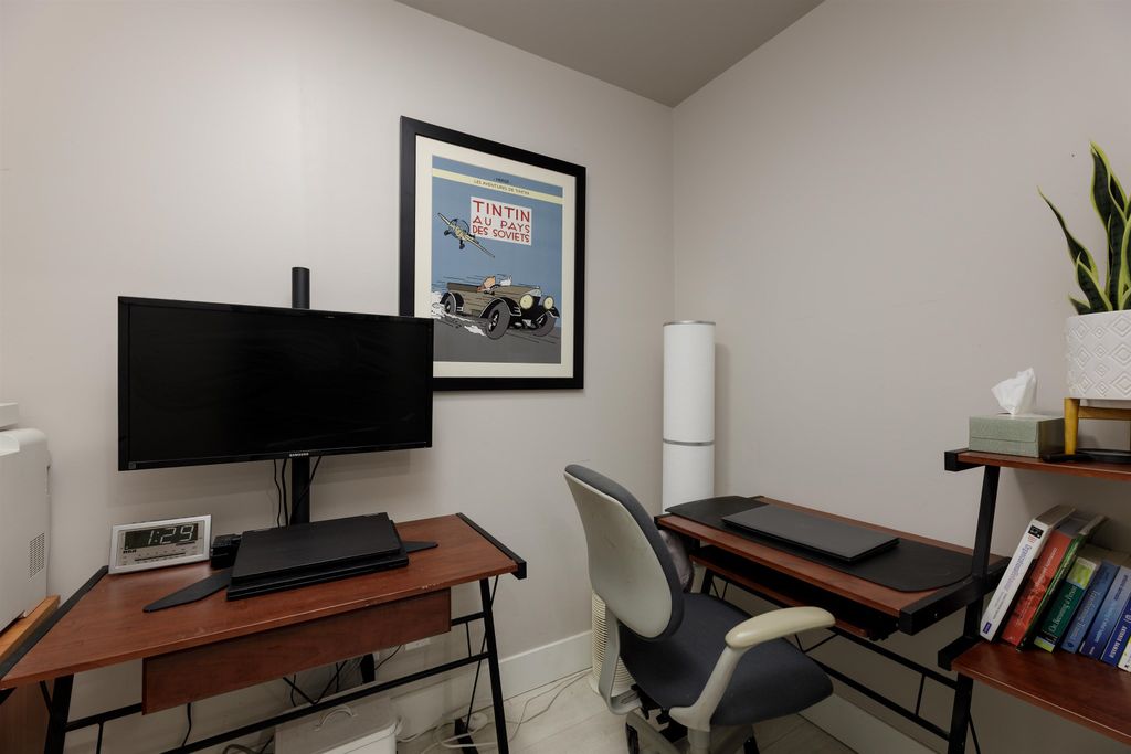 listing image 1104090374697759762