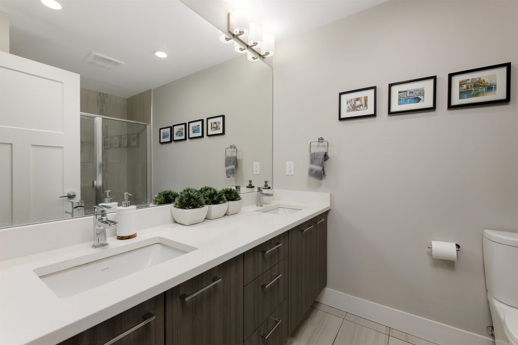 listing image 1102186065916866702