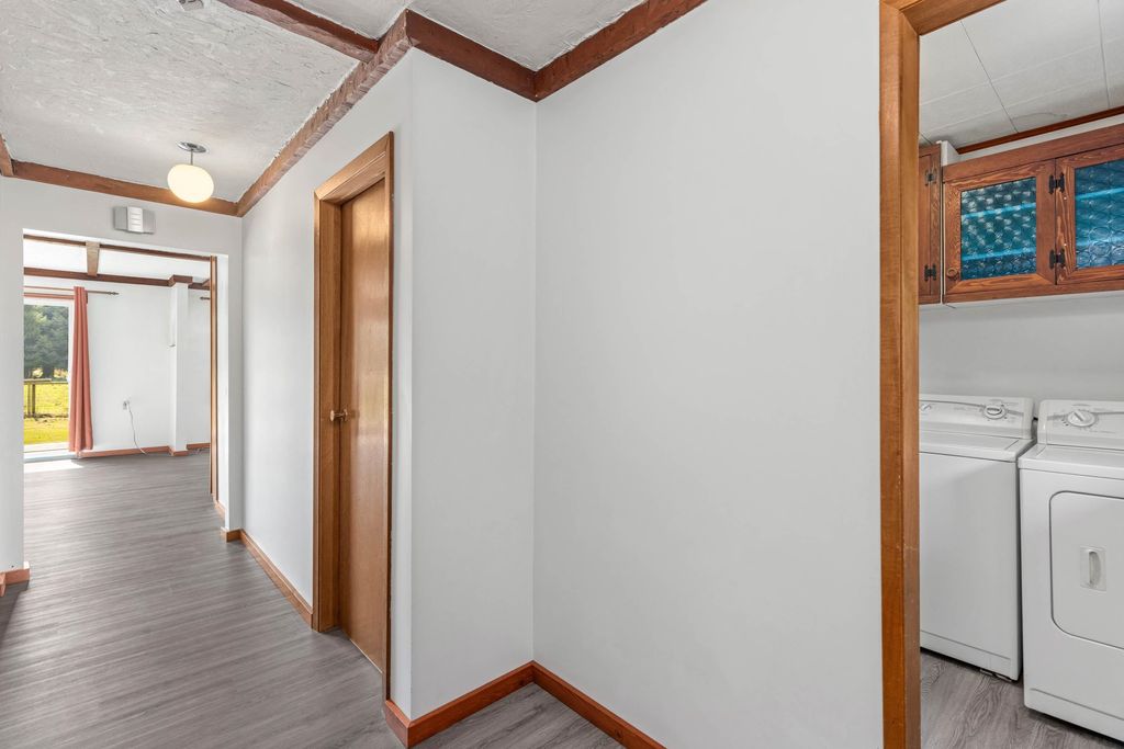 listing image 1105117279169723135