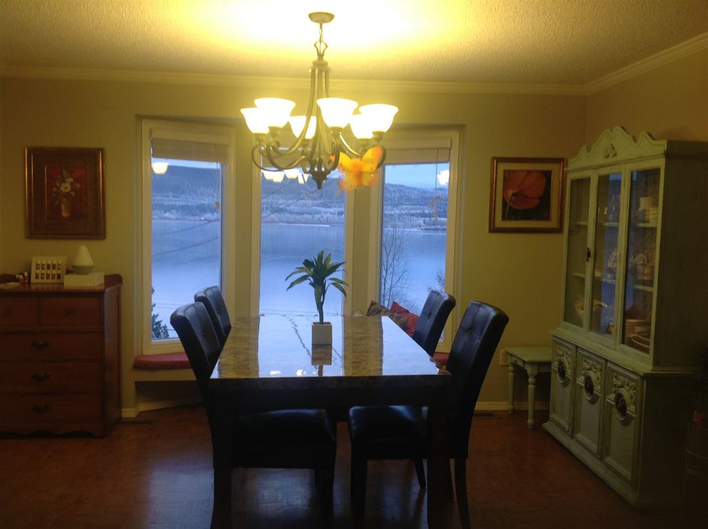 listing image 1105222326316475217