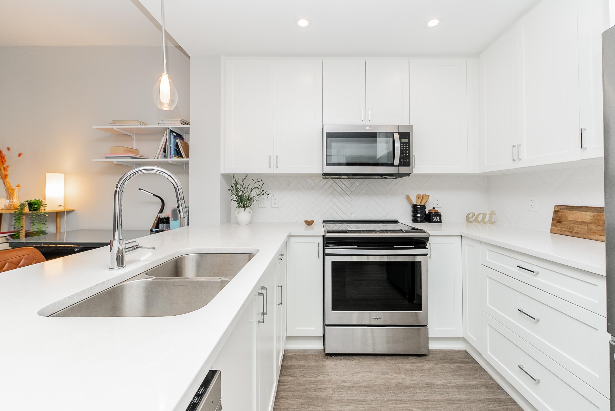 2180 Kelly Avenue 3223