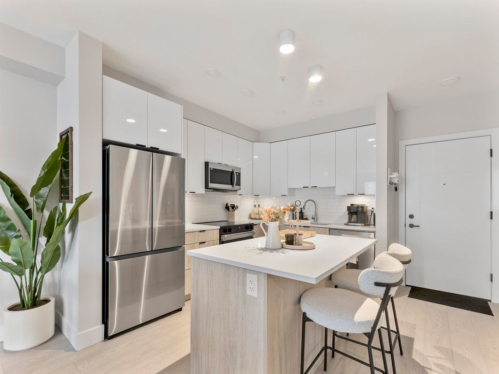 listing image 1102153259774470117