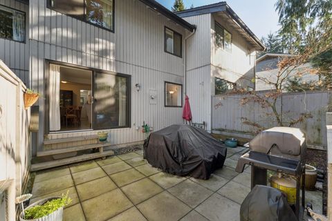 2060 Deep Cove Crescent North Vancouver BC V7G 1T2
