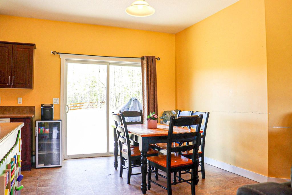 listing image 1102845869432790468