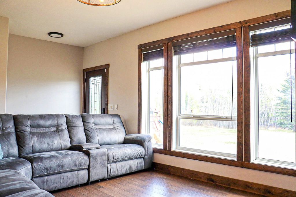 listing image 1101182125521376265