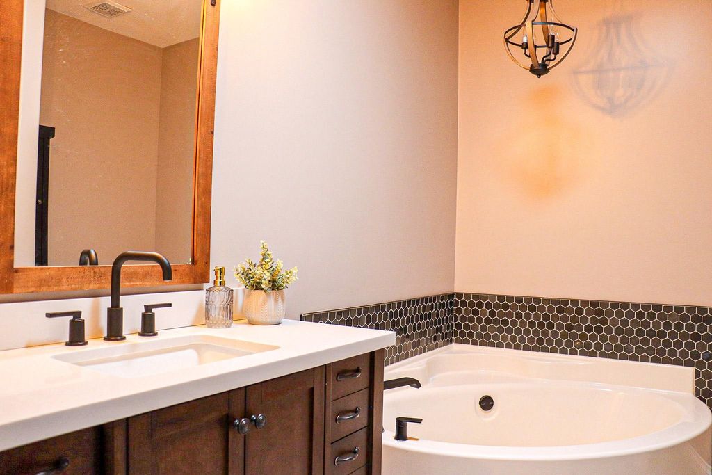 listing image 1100810473482042475