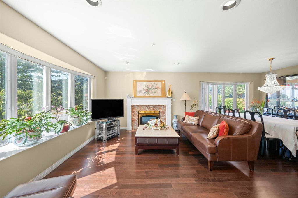 listing image 1102226994787317558