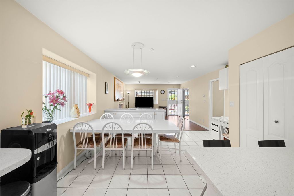listing image 1106397093336375034