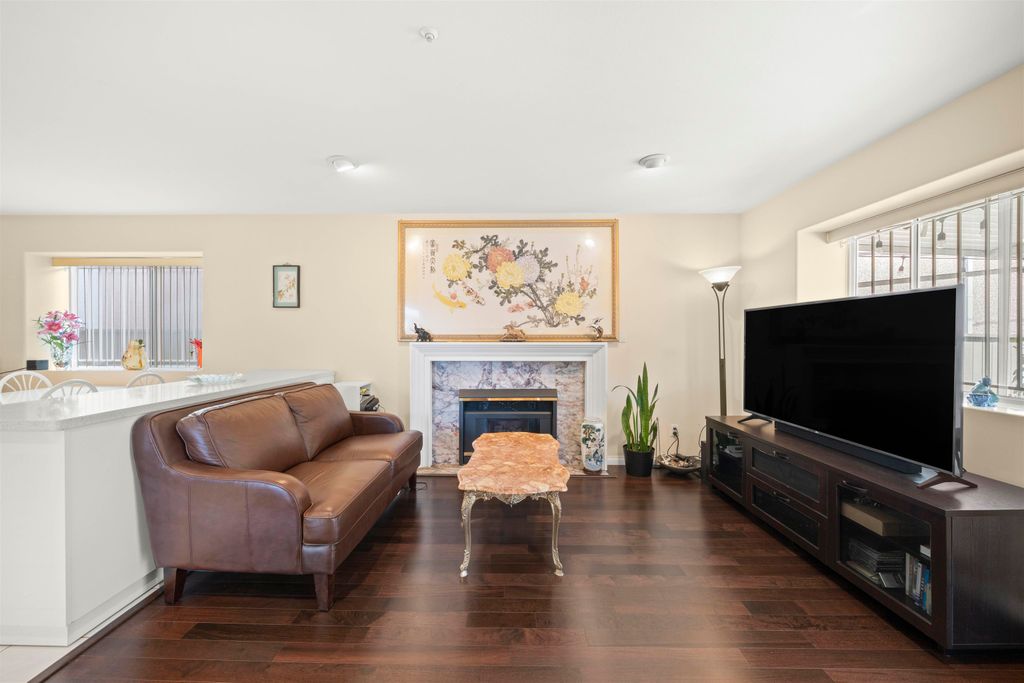 listing image 1103728171541119836