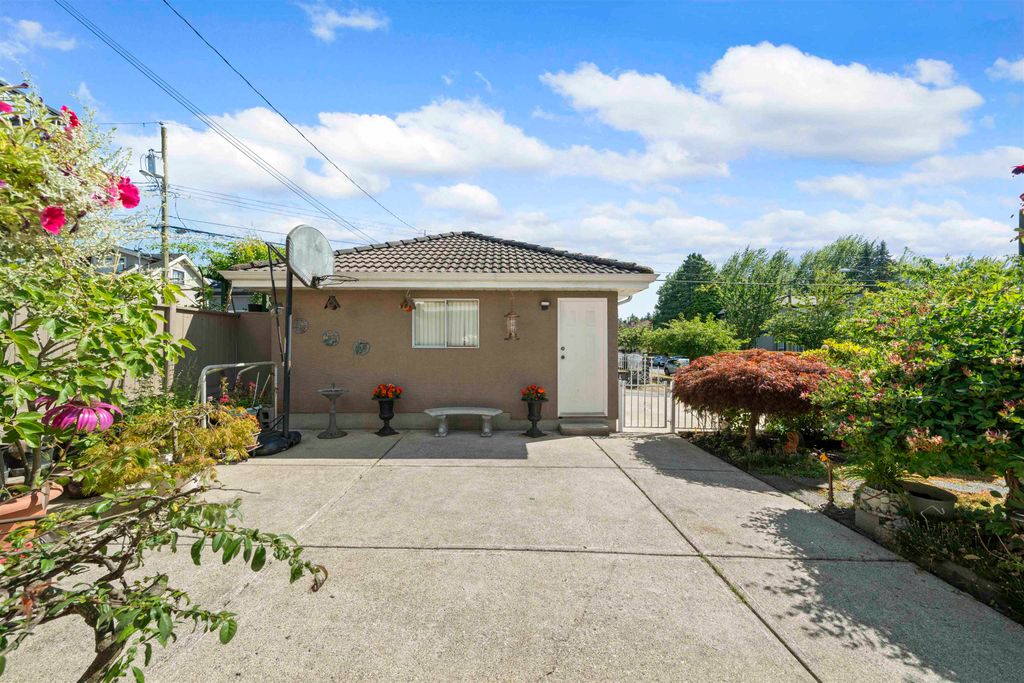 listing image 1109361235575890529
