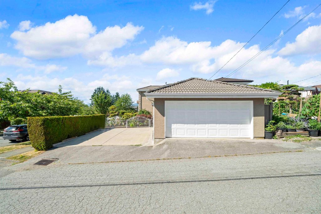 listing image 1109918949366443706
