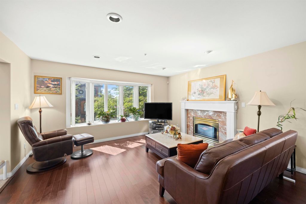listing image 1100645181657758067