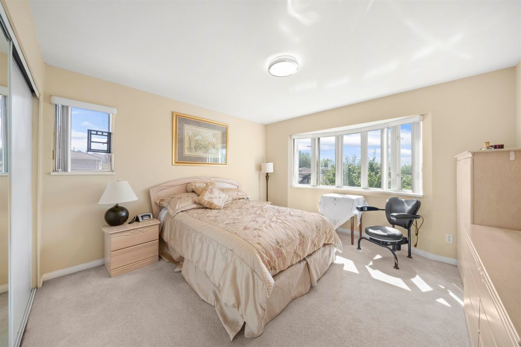 listing image 1102215714886629120