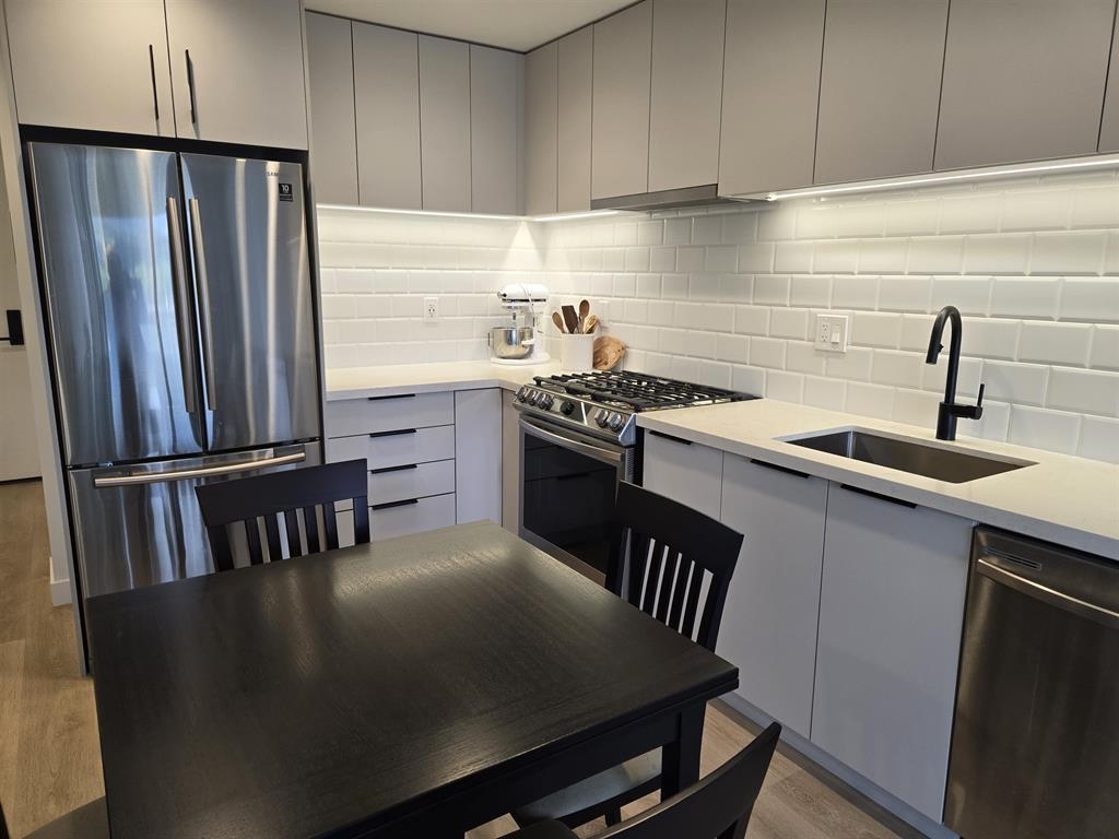 3018 St George Street 403