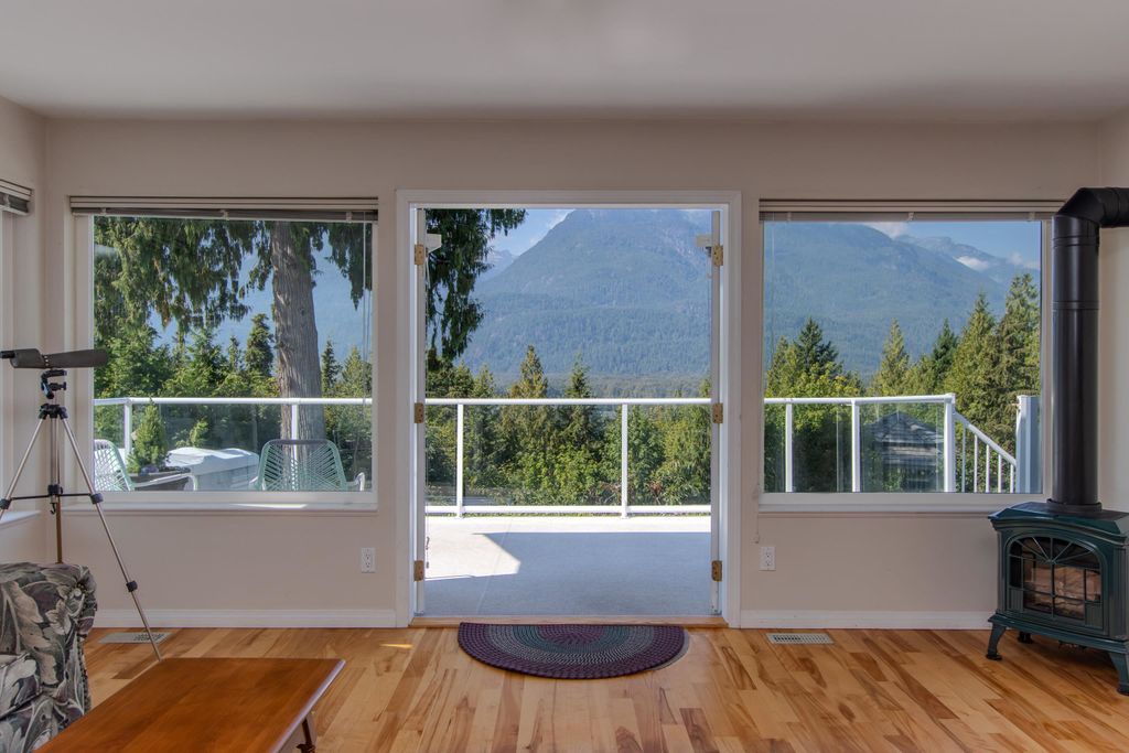 listing image 1103844118462776124