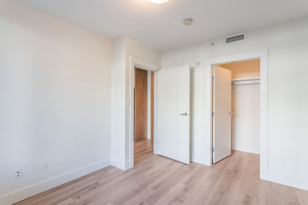 listing image 1103647516078447440