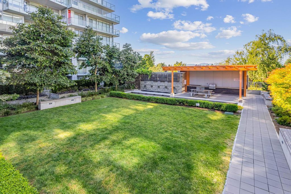 listing image 1102678809160791864