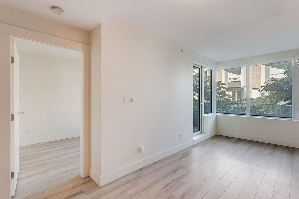 listing image 1106799764570893439