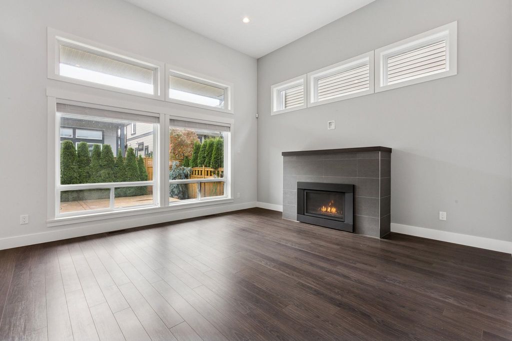 listing image 1102273209948794835