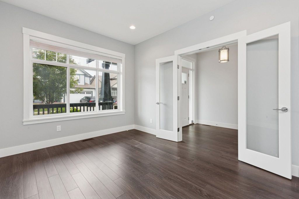 listing image 1109989668200286400