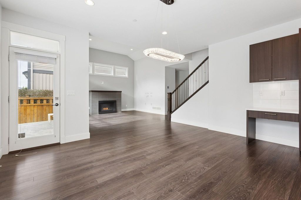 listing image 1103789601439670917