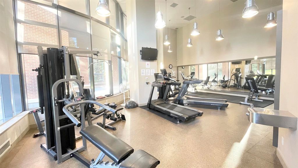 listing image 1106368606993024671