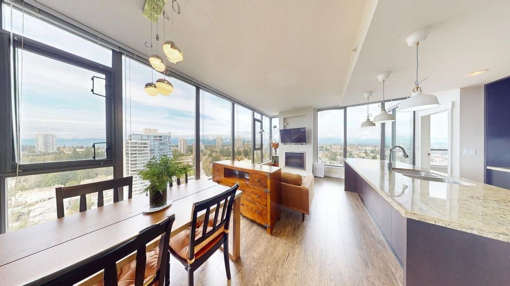 listing image 1102462811478736321