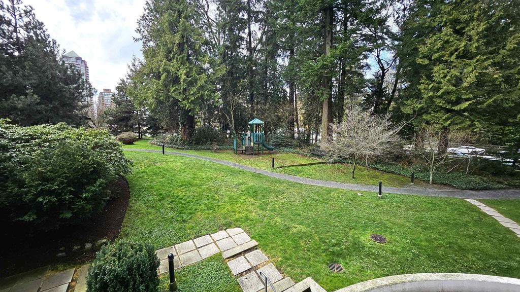 listing image 1102388208912084320