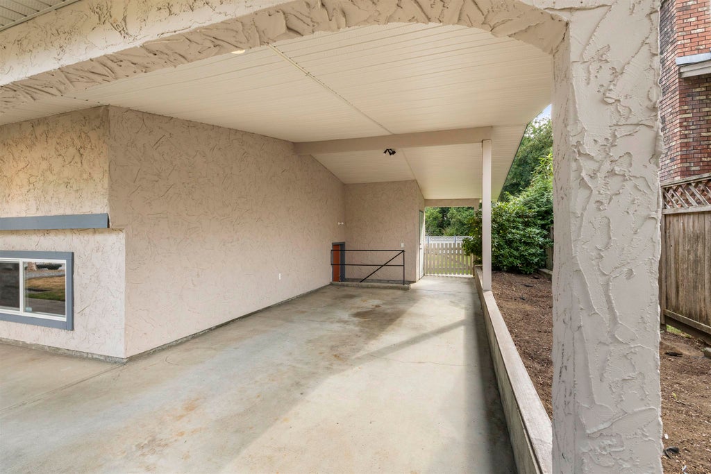 Photo of 2170 Wildwood Street, Abbotsford, BC V2S 2Y8 (MLS # R3161322)