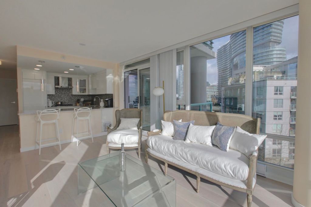 listing image 1102777681384339139