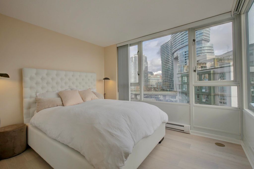 listing image 1107962189404479556