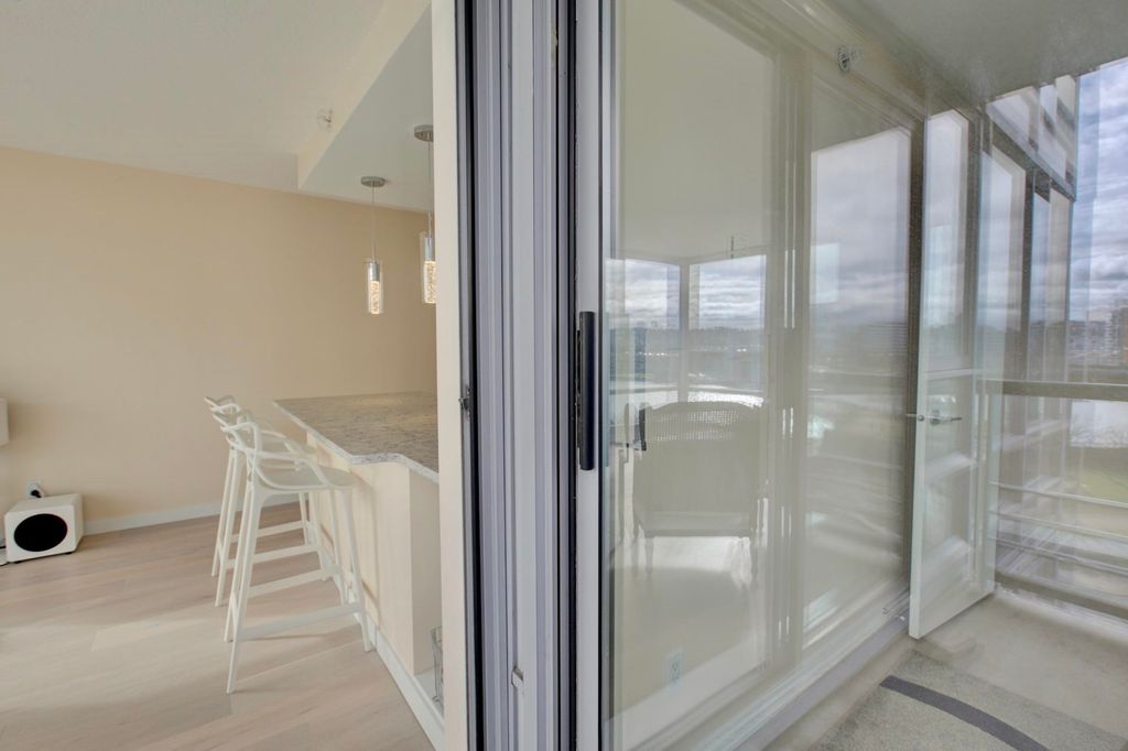 listing image 1103662671041260224