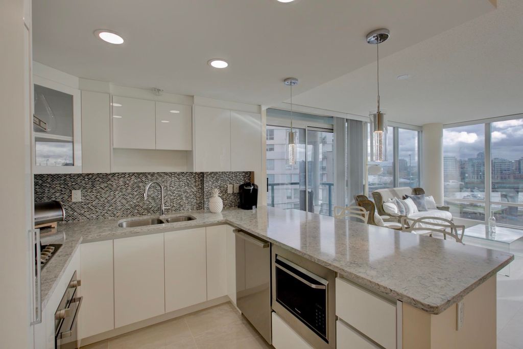 listing image 1102650412823900846