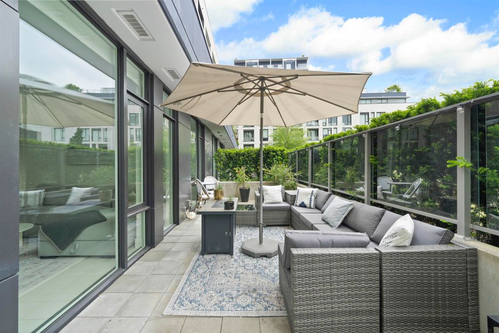 listing image 1103232891419468864