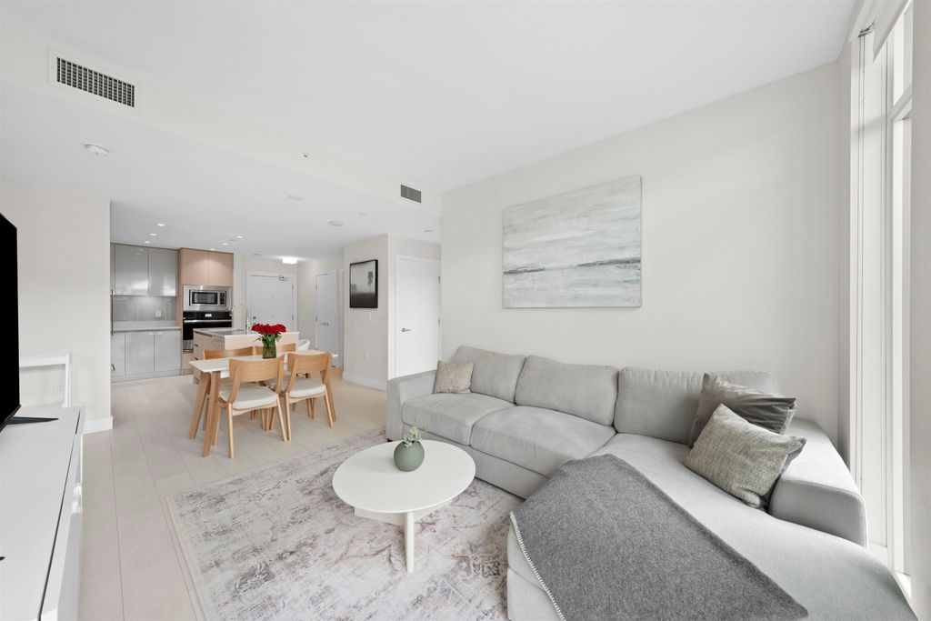 listing image 1108328363149537926