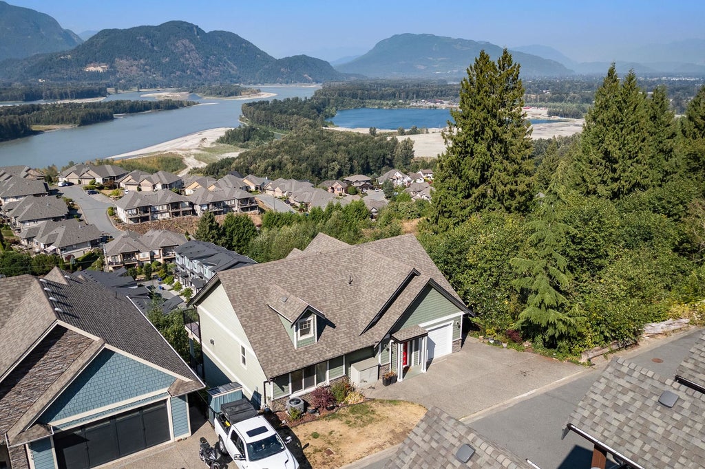 Photo of 43726 Alameda Drive, Chilliwack, BC V2R 0J9 (MLS # R3157633)