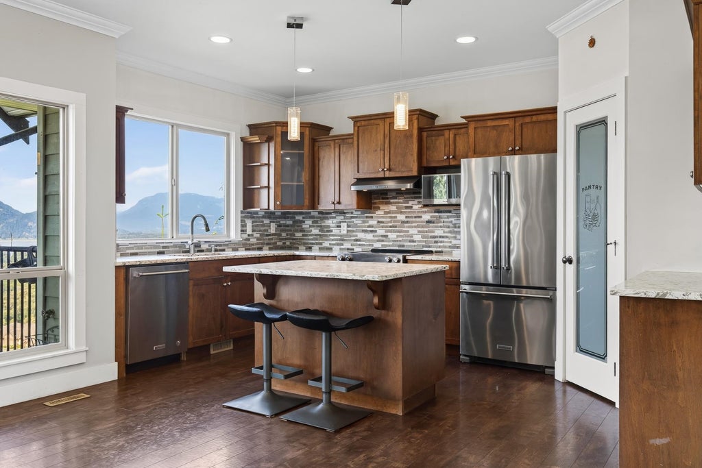 Photo of 43726 Alameda Drive, Chilliwack, BC V2R 0J9 (MLS # R3157633)