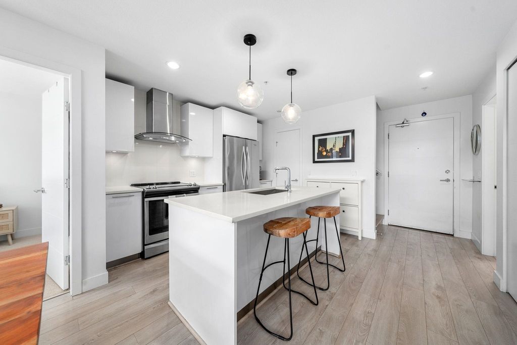 listing image 1100443915464995956