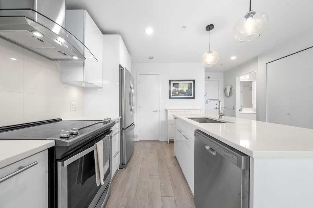 listing image 1108242444279603141