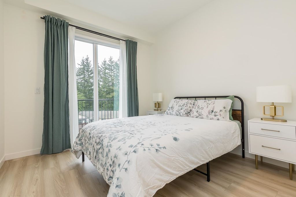 listing image 1104874676840386086