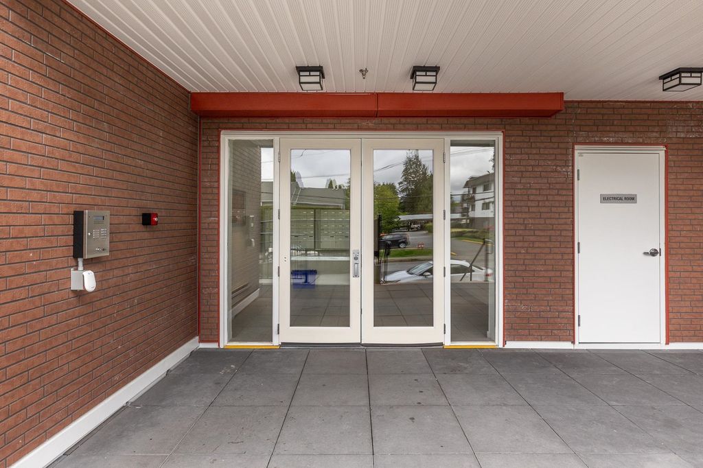 listing image 1102830543995831388