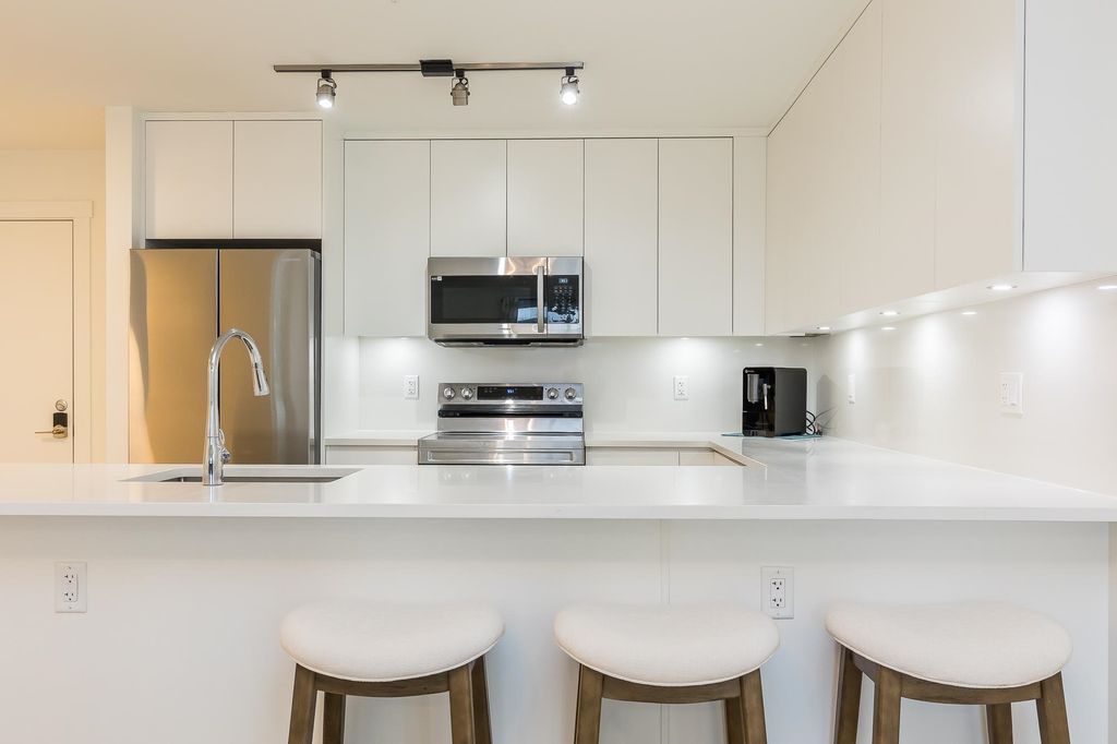 listing image 1103011616346312198